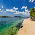 Home4u Brodarica (Sibenik-Knin)